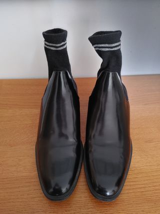 Botin plano calcetin ZARA talla 39 Nuevo de segunda mano por 20 EUR en  Finca El Jardinito en WALLAPOP