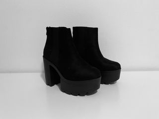 Botines negros Bosanova, 37 de segunda mano por 25 EUR en Barcelona en  WALLAPOP