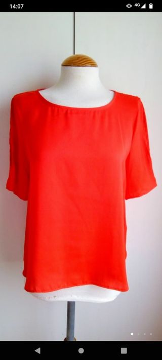 Blusa roja nueva Stradivarius de segunda mano por 10 EUR en Terrassa en  WALLAPOP