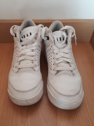 Zapatillas baloncesto Air Jordan número 36 de segunda mano por 35 EUR en  Sant Boi de Llobregat en WALLAPOP