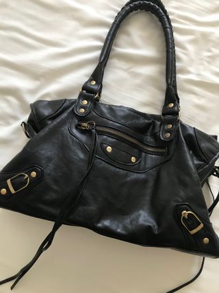 Bolso misako piel negro de segunda mano por 15 EUR en Hondarribia en  WALLAPOP