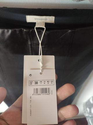 Pantalón cuero sintético. Mujer. Marca Springfield de segunda mano por 13  EUR en Barcelona en WALLAPOP