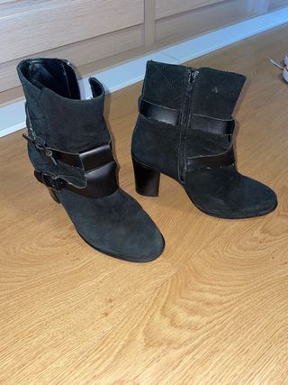 Botines 38 Stradivarius de segunda mano por 9 EUR en Móstoles en WALLAPOP
