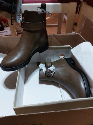 Botines mujer ONLY de segunda mano por 25 EUR en Alhaurín de la Torre en  WALLAPOP