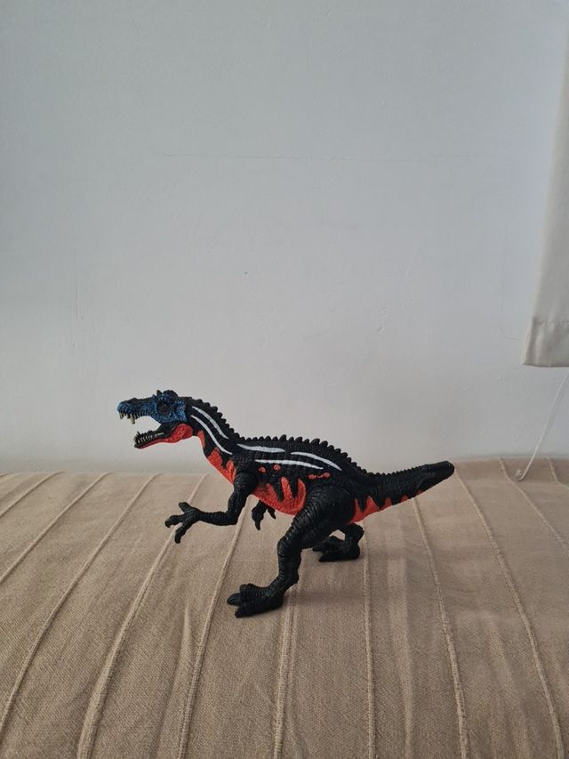 Dinosaurio de juguete