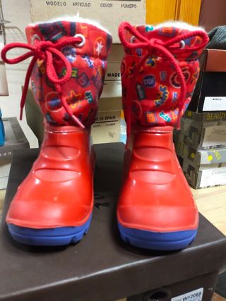 Botas de agua con pelo por dentro de segunda mano por 5 EUR en Alguazas en  WALLAPOP