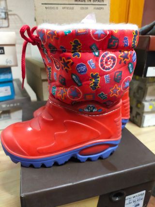 Botas de agua con pelo por dentro de segunda mano por 5 EUR en Alguazas en  WALLAPOP