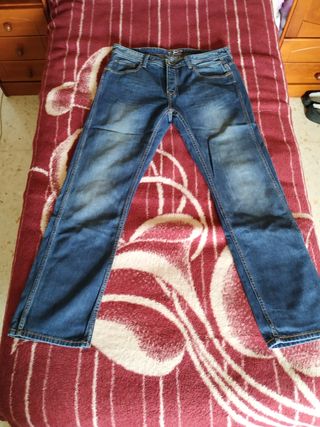 Pantalón vaquero Springfield hombre de segunda mano por 6 EUR en Nucleo  Encinarejo de Cordoba en WALLAPOP