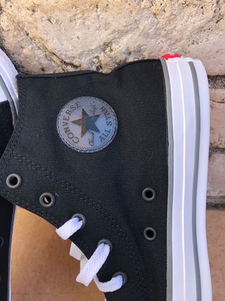 Converse clásica negra 38 de segunda mano por 63 EUR en Vilanova i la  Geltrú en WALLAPOP
