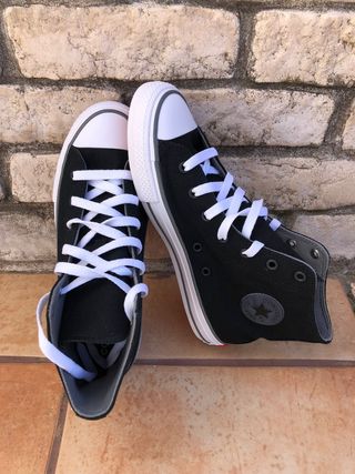 Converse clásica negra 38 de segunda mano por 63 EUR en Vilanova i la  Geltrú en WALLAPOP