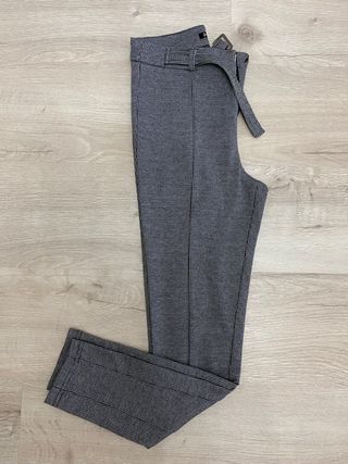 Pantalón leggins de cuadros de Stradivarius de segunda mano por 6 EUR en  Valladolid en WALLAPOP