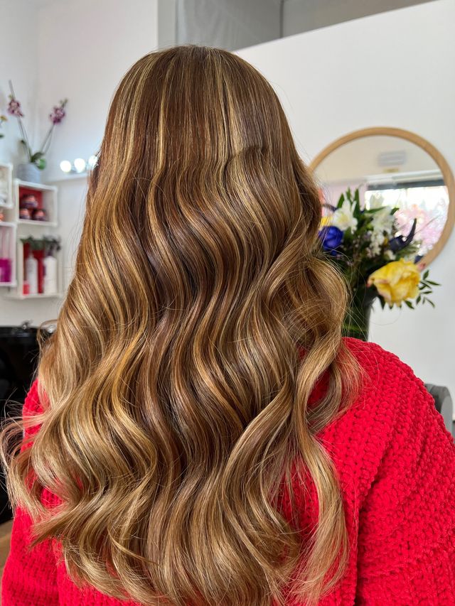 Expecialista en mechas , balayages, color