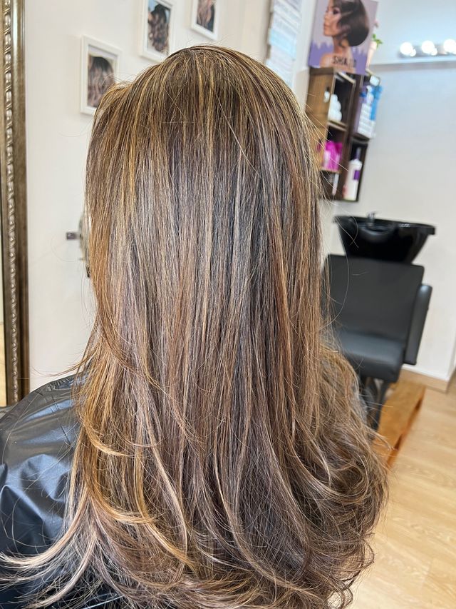 Expecialista en mechas , balayages, color