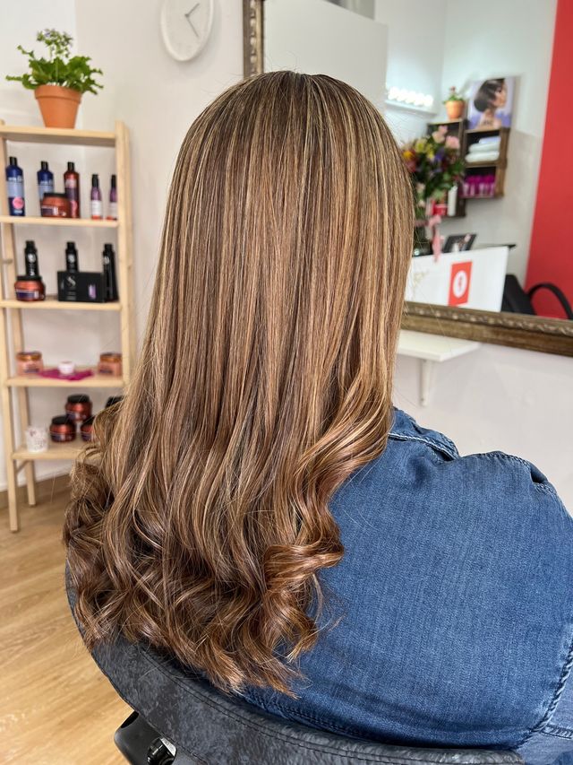 Expecialista en mechas , balayages, color