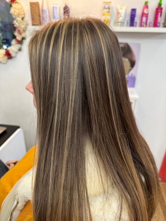 Expecialista en mechas , balayages, color