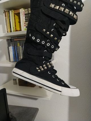 Botas estilo converse altas de segunda mano por 20 EUR en Alicante en  WALLAPOP