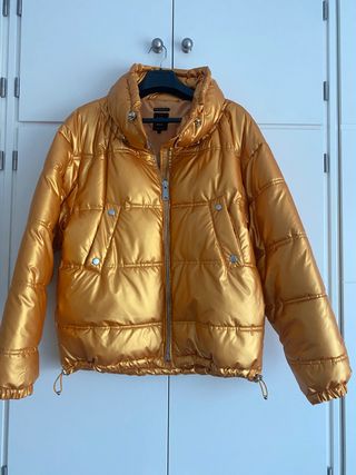 Anorak efecto metalizado ZARA talla M IMPECABLE de segunda mano por 20 EUR  en Majadahonda en WALLAPOP