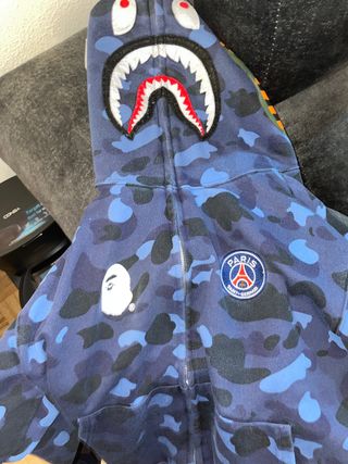 Sudadera bape x psg de segunda mano por 35 EUR en Rivas-Vaciamadrid en  WALLAPOP