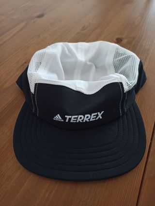 Gorra Adidas Terrex de segunda mano por 15 EUR en Barcelona en WALLAPOP