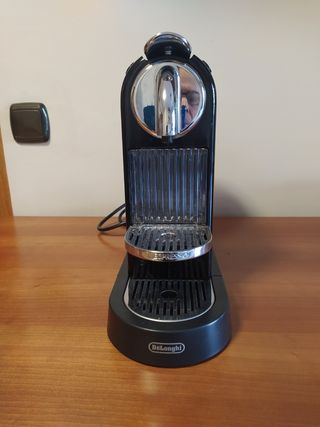 CAFETERA NESPRESSO DELONGHI CITIZ PARA PIEZAS de segunda mano por 20 EUR en  Sant Boi de Llobregat en WALLAPOP