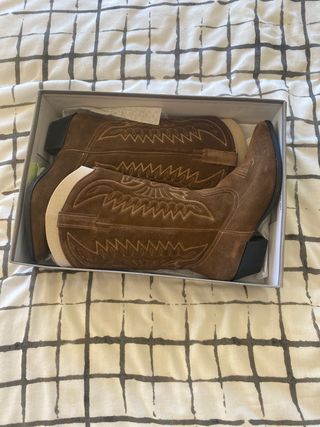 Botas camperas beige taupe de segunda mano por 80 EUR en Coruxo en WALLAPOP