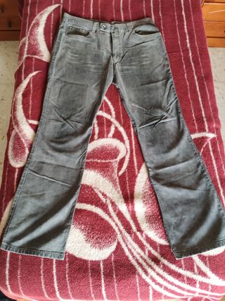 Pantalón vaquero Springfield hombre de segunda mano por 6 EUR en Nucleo  Encinarejo de Cordoba en WALLAPOP