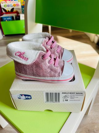 Zapatillas Chicco bebé,nuevos,N18 de segunda mano por 15 EUR en El Prat de  Llobregat en WALLAPOP