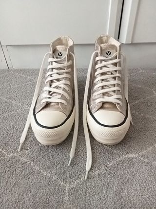 Zapatillas Victoria Doradas de segunda mano por 20 EUR en Barcelona en  WALLAPOP