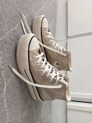 Zapatillas Victoria Doradas de segunda mano por 20 EUR en Barcelona en  WALLAPOP