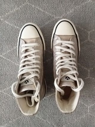 Zapatillas Victoria Doradas de segunda mano por 20 EUR en Barcelona en  WALLAPOP