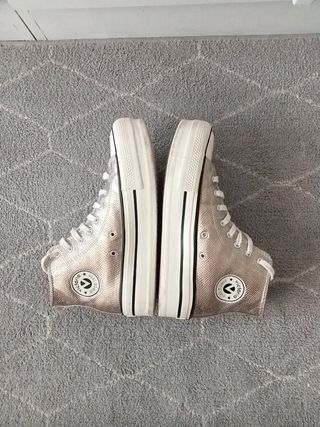 Zapatillas Victoria Doradas de segunda mano por 20 EUR en Barcelona en  WALLAPOP