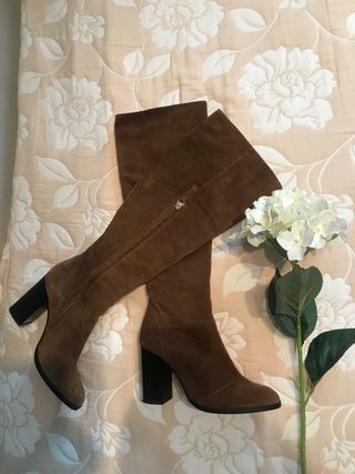 Botin serraje Zara de segunda mano por 49 EUR en Valencia en WALLAPOP
