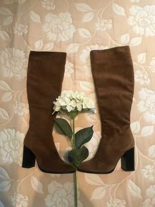 Botin serraje Zara de segunda mano por 49 EUR en Valencia en WALLAPOP