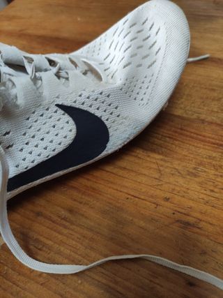 Zapatilla clavos Nike zoom victory 3 de segunda mano por 45 EUR en  Quintanar de la Orden en WALLAPOP