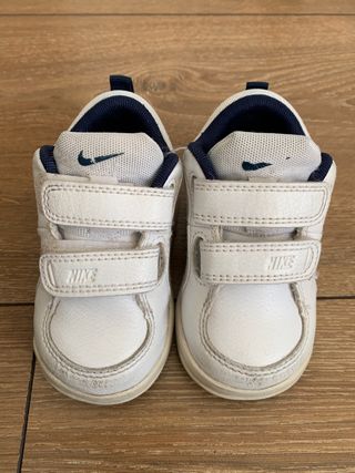 Zapatillas Nike talla 21 de segunda mano por 4 EUR en Logroño en WALLAPOP