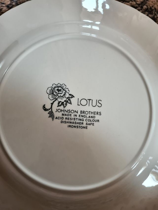 vajilla inglesa Johnson brothers lotus