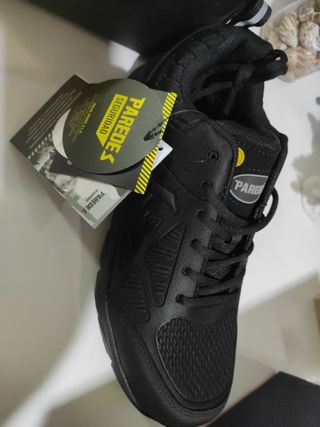 Zapatos de seguridad paredes nuevos de segunda mano por 22 EUR en Málaga en  WALLAPOP