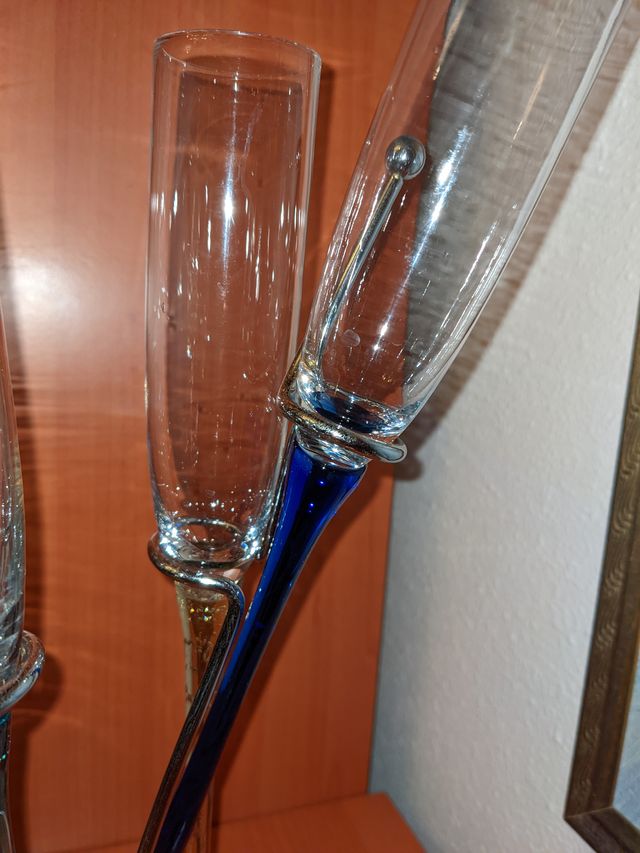 Copas de cava de cristal con soporte metálico
