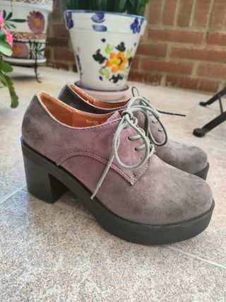 Botines de tacón acordonados de segunda mano por 12 EUR en Gandía en  WALLAPOP