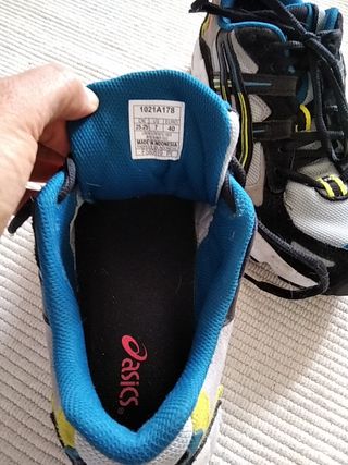 Zapatillas Asics duomax de segunda mano por 50 EUR en Madrid en WALLAPOP