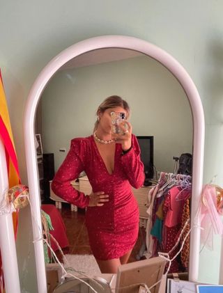 VESTIDO ESTAMPADO ZARA ROJO de segunda mano por 23 EUR en Valdilecha en  WALLAPOP
