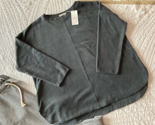 Sudadera tejido polar gris oscura Oysho de segunda mano por 25 EUR en  Cuéllar en WALLAPOP