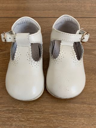 Zapatos bebe talla 20 de segunda mano por 5 EUR en Logroño en WALLAPOP