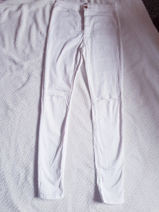 Pantalón mujer talla 40 de segunda mano por 3 EUR en Cabezón de la Sal en  WALLAPOP