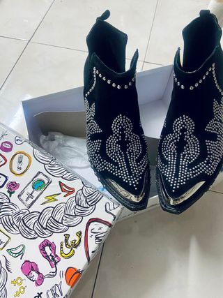 Botines tachuelas Jeffrey Campbell de segunda mano por 180 EUR en Bilbao en  WALLAPOP