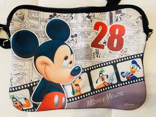 Funda portátil neopreno Disney de segunda mano por 5 EUR en Mislata en  WALLAPOP