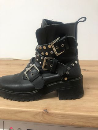 Botines Zara tachuelas de segunda mano en WALLAPOP