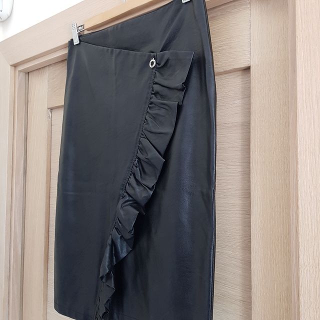 Gonna midi in ecopelle nera con galetta marca Eco