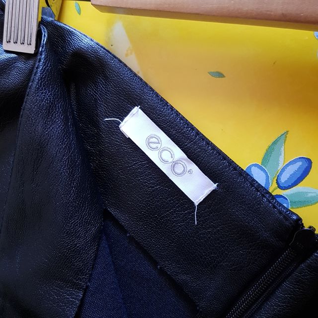 Gonna midi in ecopelle nera con galetta marca Eco