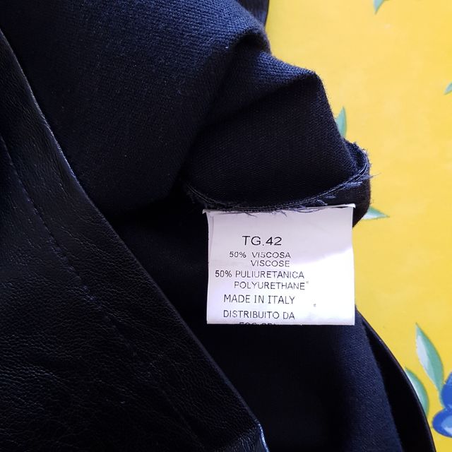 Gonna midi in ecopelle nera con galetta marca Eco